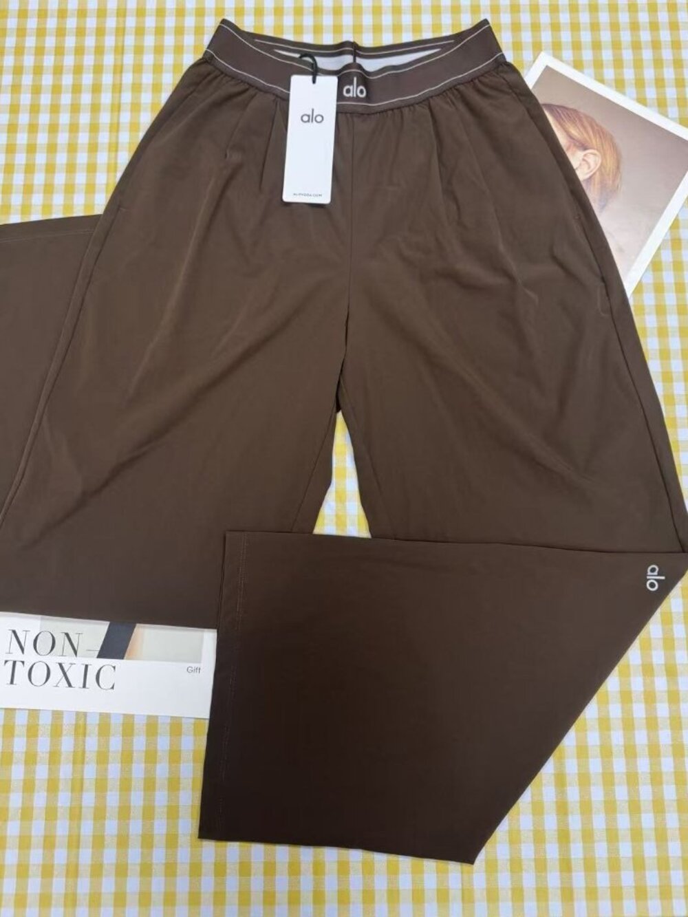 NWT Alo Yoga Suit Up Trouser Espresso 🌰🤎 Wide Leg Brown Pants Relaxed Fit - Picture 5 of 8